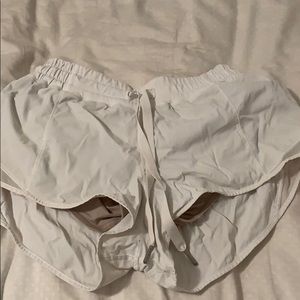 lululemon short: 8with tie slight pulling on seam